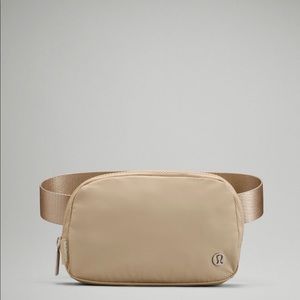 Lululemon Everywhere Beltbag